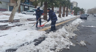 Büyükşehir’den Yaya Yollarında Temizlik