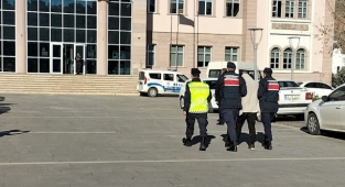 Hırsızlık yapmak için otomobil kiraladı yakalandı