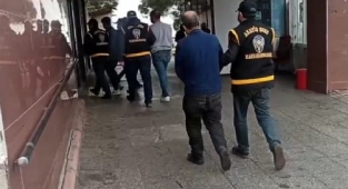 Kahramanmaraş’ta 12’si silahlı 90 kişi yakalandı