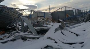 Kahramanmaraş’ta geri dönüşüm fabrikasının çatısı çöktü