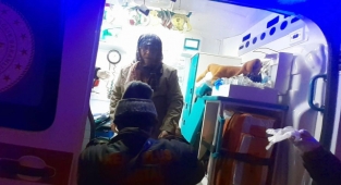 Karda mahsur kalan kalp hastasının imdadına belediye ekipleri yetişti