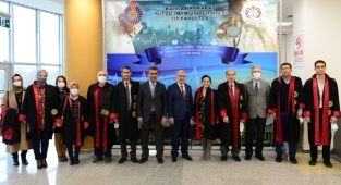 KSÜ Tıp Fakültesi 2. Dönem Öğrencilerine Beyaz Önlükleri Törenle Giydirildi