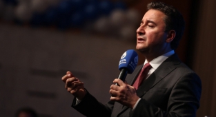 Ali Babacan’dan Ukrayna’nın İşgali Çıkışı: Doğu’dan gelen postal seslerine alkış tutanlar, aklınızı başınıza alın!