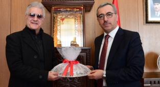 Başkan Güngör Oyuncu Tamer Karadağlı’yı Ağırladı