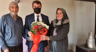 Başkan Okumuş'tan Yarım Asırlık Sevgiyi Yaşayanlar ve Yaşatanlar Projesi