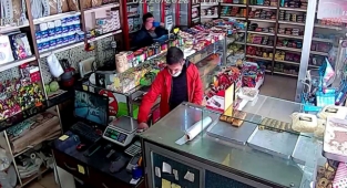 Kahramanmaraş’ta çaldığı sadaka kutusunu pişman oldu iade etti