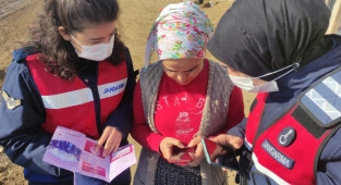 Kahramanmaraş’ta Jandarma çalışan kadınlara KADES’i anlattı