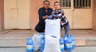 Kahramanmaraş’ta Mavi Kapaklar İçin Engellileri Aşıyor