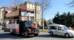 Kahramanmaraş’ta Nostaljik Otobüste Kahramanlık Türküleri