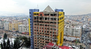 Özel İdare Binası'nda Cephe Söküm Çalışmaları Sürüyor