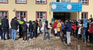 Türkoğlu’nda ihtiyaç sahibi öğrencilere destek