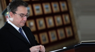 Ali Babacan, Anıtkabir Özel Defterini İmzaladı