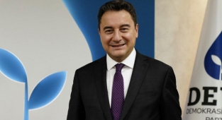 Ali Babacan’dan 8 Mart Mesajı: Siyasetin kadınların yaklaşımına ihtiyacı var