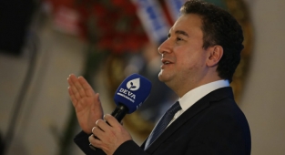 Ali Babacan’dan Erdoğan ve Bahçeli’ye: 13 ay oldu yazmaya başladığınız yeni anayasa nerede?