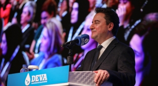 Ali Babacan: Kadınların mücadelesi otoriter zihniyete karşı galip gelecek