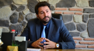 Dalyan: Mezarlıktan koku geliyor, sıvılar Ceyhan nehrine karışıyor