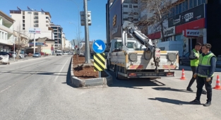 Elbistan ve Pazarcık’ta da levha ve işaretçiler yenileniyor