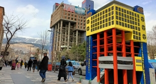 İncimar Pastanesi Sarı Bina’nın şeker hamurundan maketini yaptı