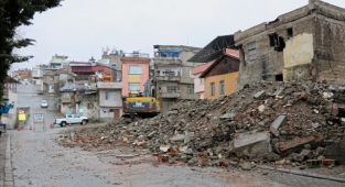İsa Divanlı Mahallesi’nde Yol Genişletme Çalışması Başladı