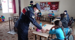 Jandarma’dan öğrencilere trafik eğitimi