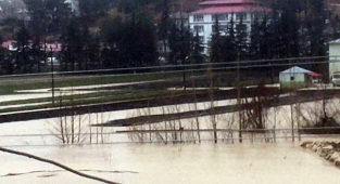Kahramanmaraş'ta tarım arazilerini ve evleri sel vurdu