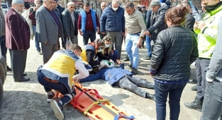 Kamyonetin çarptığı kadın yaralandı