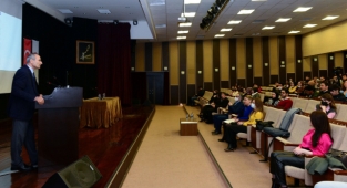 KSÜ’de Gerçekleştirilen Konferansta Rusya-Ukrayna Savaşı Konuşuldu