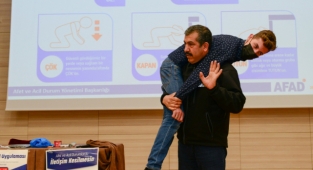 KSÜ Eğitim Fakültesi Personel ve Öğrencilerine Afet Farkındalık Eğitimi Verildi