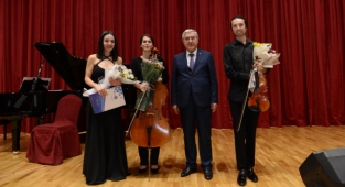 KSÜ Öğrencileri Haftanın Yorgunluğunu Nova Trio Konseriyle Attı