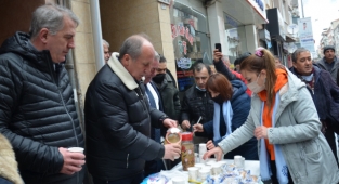 Muharrem İnce’den Çanakkale Zaferi’nin yıl dönümünde ekmek ve hoşaf ikramı