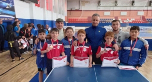 Ömer Faruk Arıkan Ortaokulu bölge şampiyonasında 2. oldu