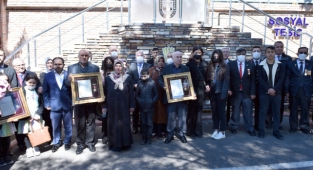 Şehit ailelerine devlet övünç madalyası verildi