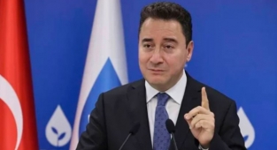 Ali Babacan’dan Twitter Odasında ‘ODTÜ Protestosu’ Açıklaması: Konuşmaya her zaman hazırız
