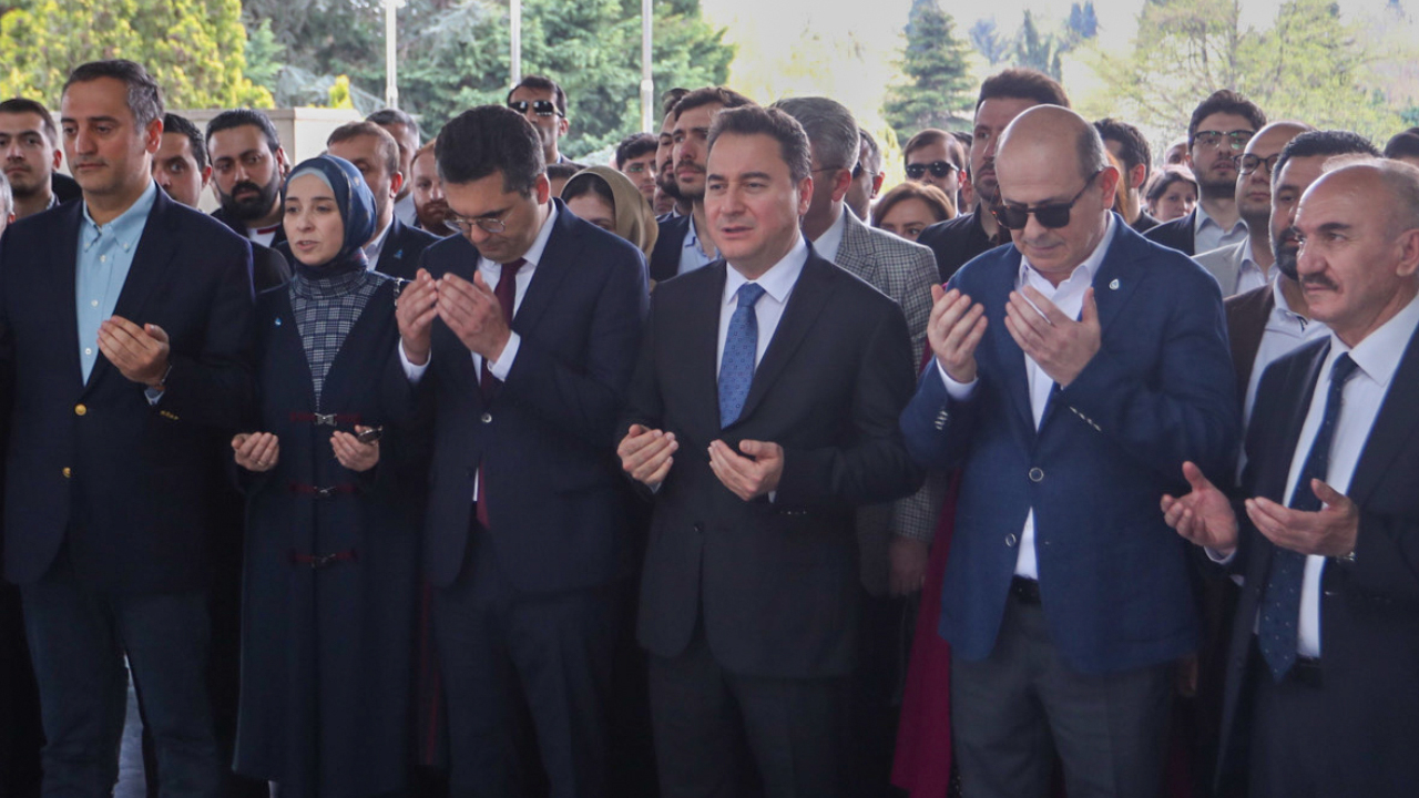 Ali Babacan, Turgut Özal’ı Mezarı Başında Andı