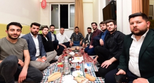 Başkan Güngör Gençlerle Sahur Yaptı