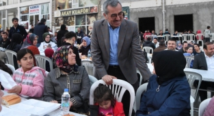Başkan Güngör Mahalle Sakinleriyle İftar Yaptı