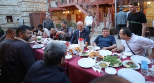 Başkan Okay Bu İftar Yemeğiyle Gönülleri Fethetti