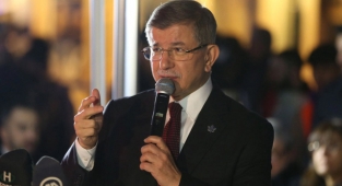 Davutoğlu: Ekonomi değil enflasyon ve hayaller uçuyor