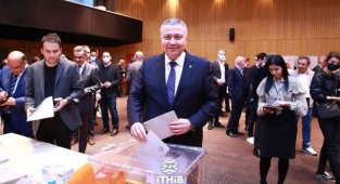 İTHİB Başkanı Ahmet Öksüz güven tazeledi