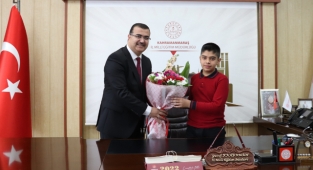 Kahraman, Makamını Öğrenci Yunus Emre Kuzhan’a Bıraktı