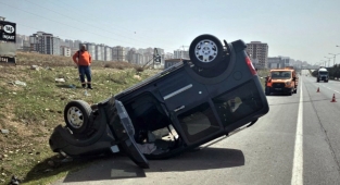 Kahramanmaraş’ta hafif ticari araç takla attı: 5 yaralı