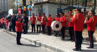 Kavga ihbarına giden polis ekiplerine bandolu sürpriz