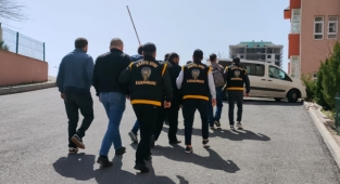 Kesinleşmiş Hapis Cezasıyla Aranıyorlardı Kahramanmaraş'ta Yol Kontrolünde Yakalandılar!