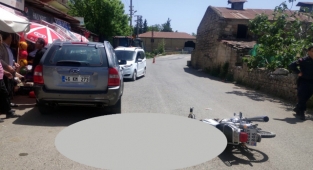 Motosikletiyle savrulan sürücü yaralandı
