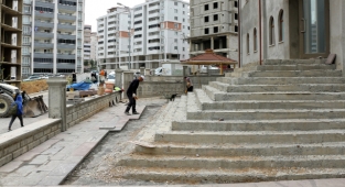 Şehitler Camii’nde Çevre Düzenleme Çalışmaları Gerçekleştiriliyor