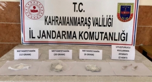 Seyir halindeki otomobilde uyuşturucu çıktı