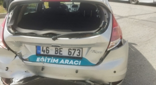Sürücü adayının kullandığı otomobile arkadan çarptı