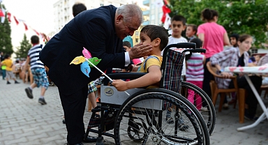 Başkan Mahçiçek: İlgimizi gösterelim, engelleri kaldıralım