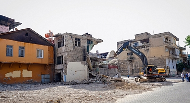 Dulkadiroğlu’nda Metruk Binalar Yıkılıyor