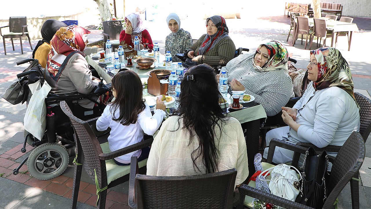 Engelli Vatandaşlar Cevizli Parkta Buluştu